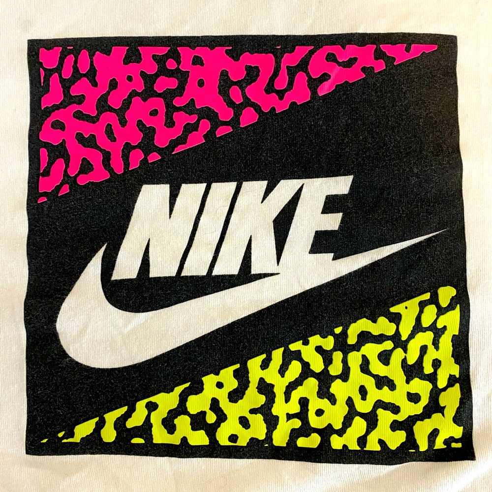 XL NIKE t-shirt with cool pattern!